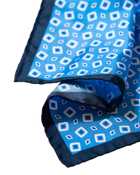 Pochette in Seta Azzurra con Fantasia